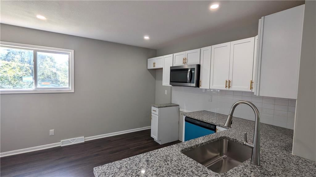 11403 Herrick Avenue — photo 20