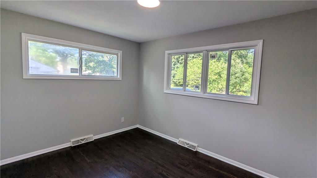 11403 Herrick Avenue — photo 34