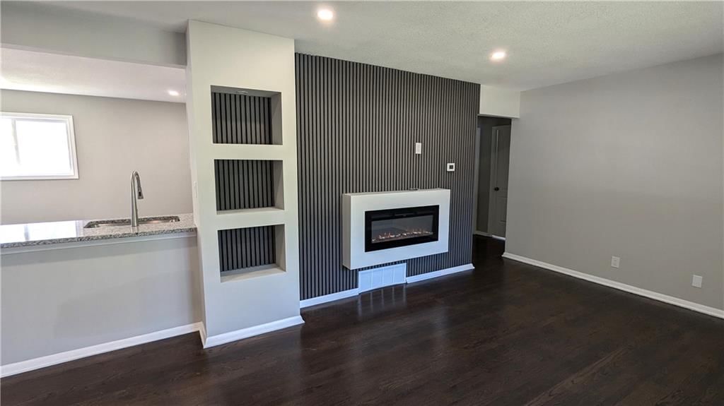 11403 Herrick Avenue — photo 7