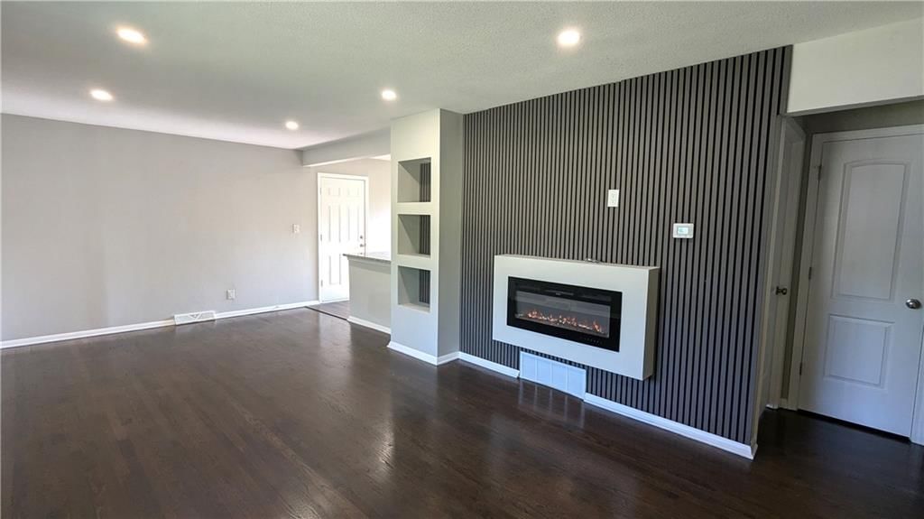11403 Herrick Avenue — photo 8