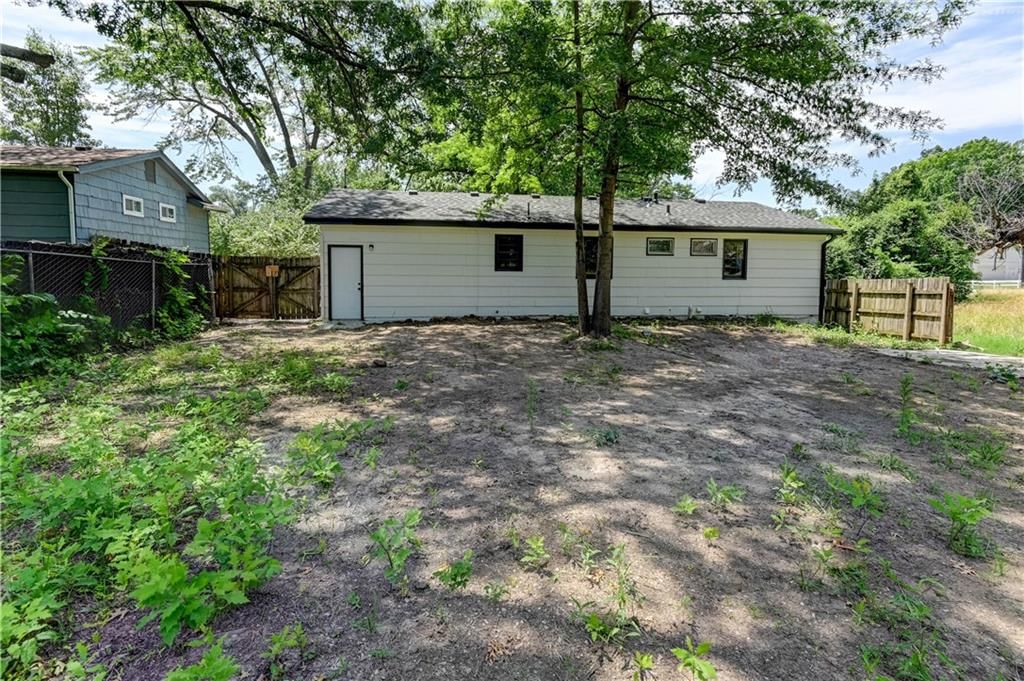 16300 E Independence Avenue — photo 20