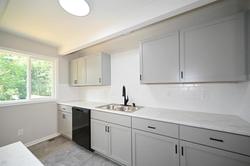 1103 NE 52nd Place — photo 14