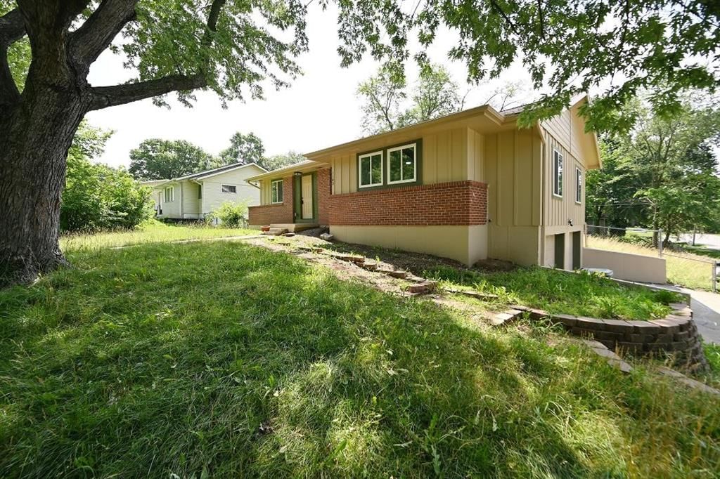 1103 NE 52nd Place — photo 4