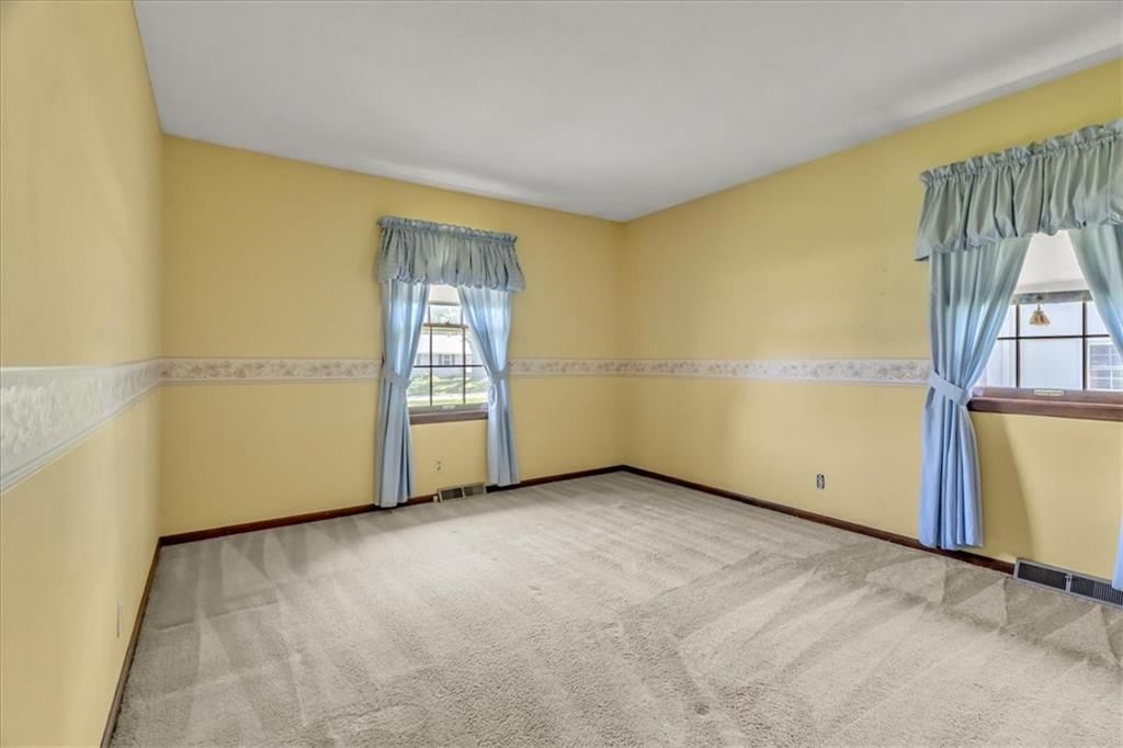 406 E 7th Street — photo 17
