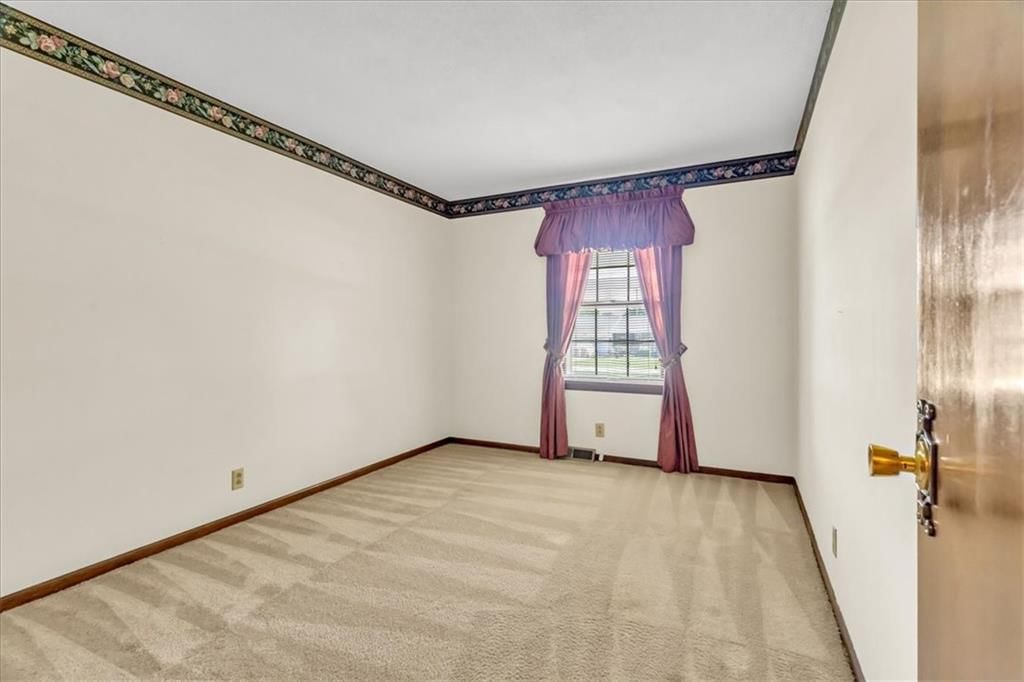406 E 7th Street — photo 18