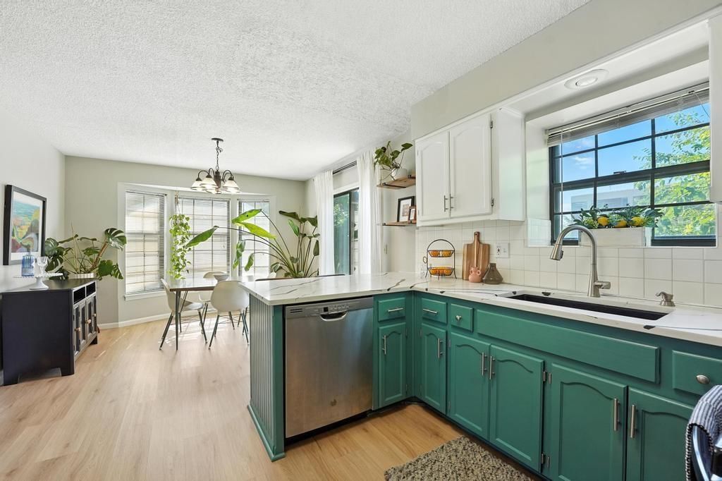 10109 W 86th Terrace — photo 3