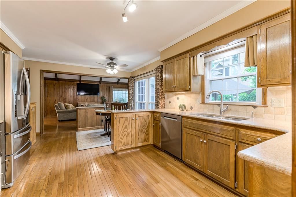 8404 Rosehill Road — photo 11