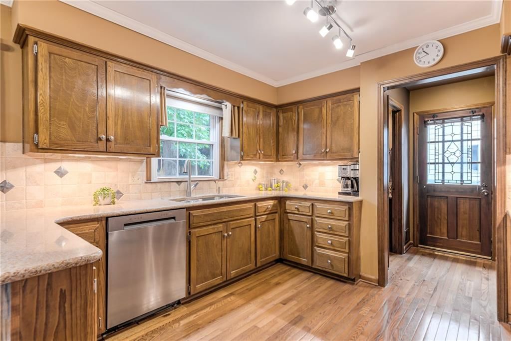 8404 Rosehill Road — photo 12