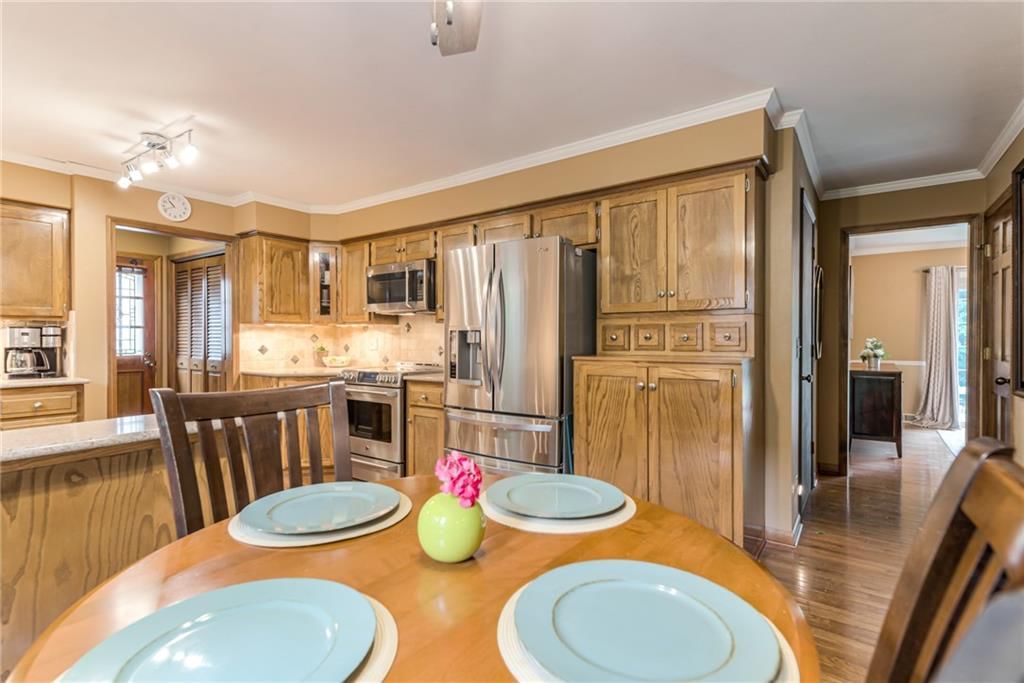 8404 Rosehill Road — photo 10