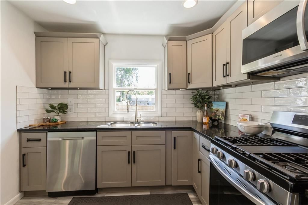 9017 Hemlock Drive — photo 9