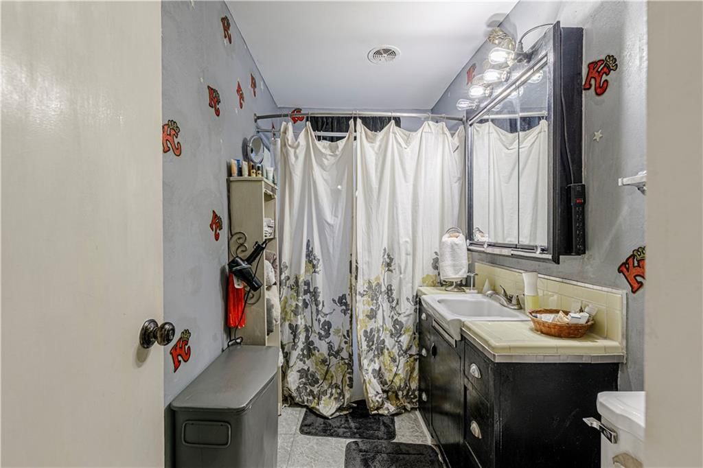 636 S Fuller Avenue — photo 17