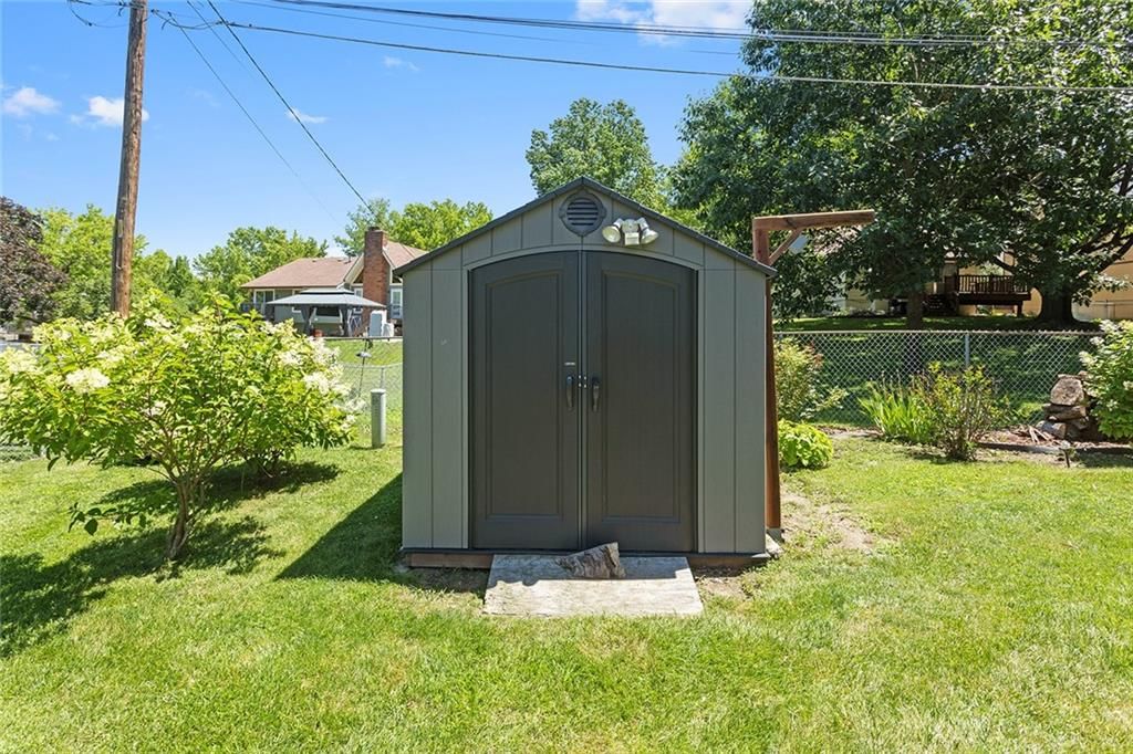 7925 N Forest Avenue — photo 39