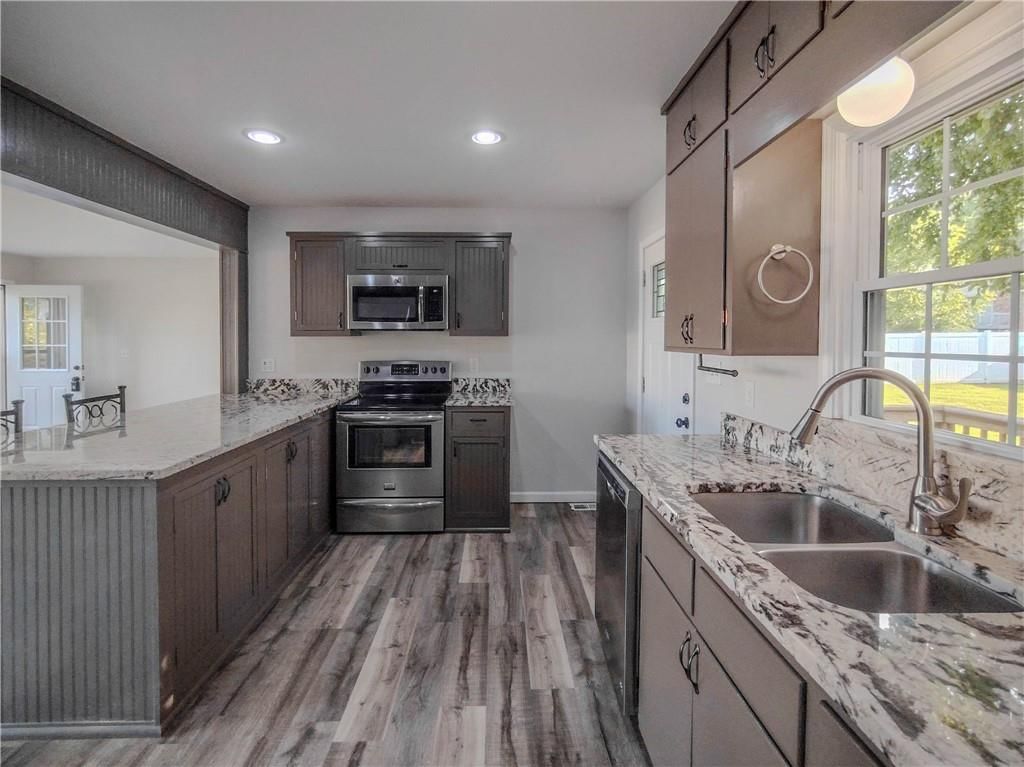 1351 S Lafayette Avenue — photo 8