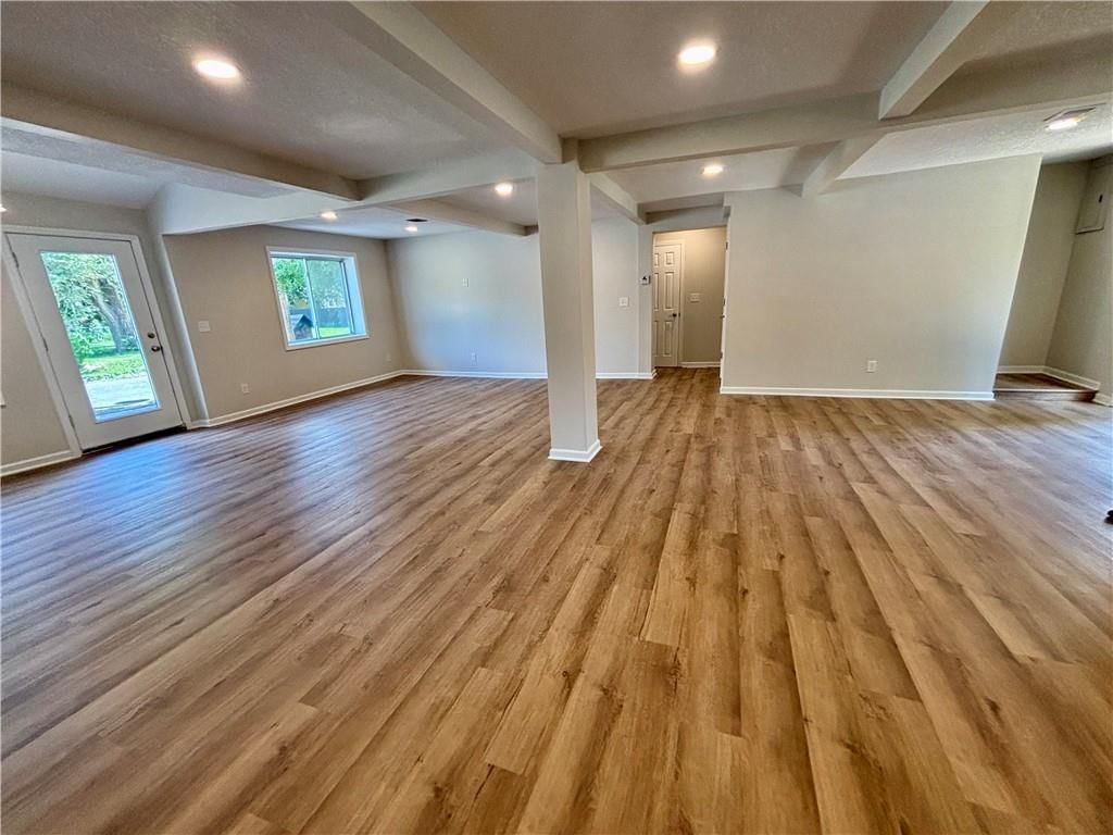 611 W Poplar Street — photo 2