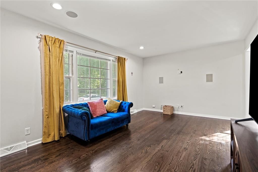 331 E 100th Terrace — photo 11