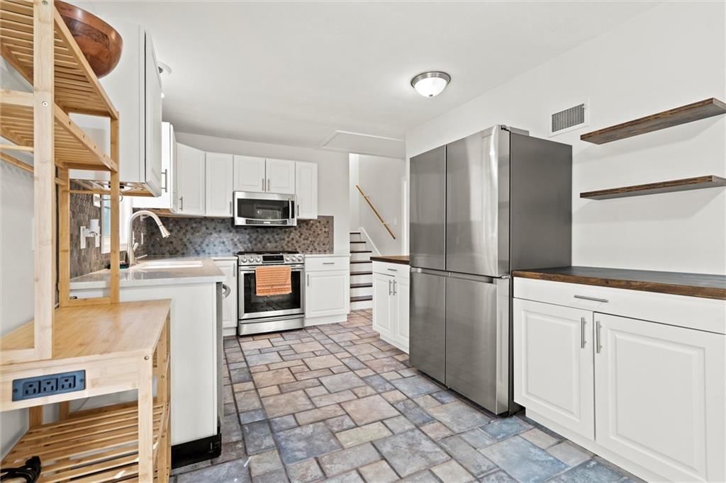 331 E 100th Terrace — photo 13