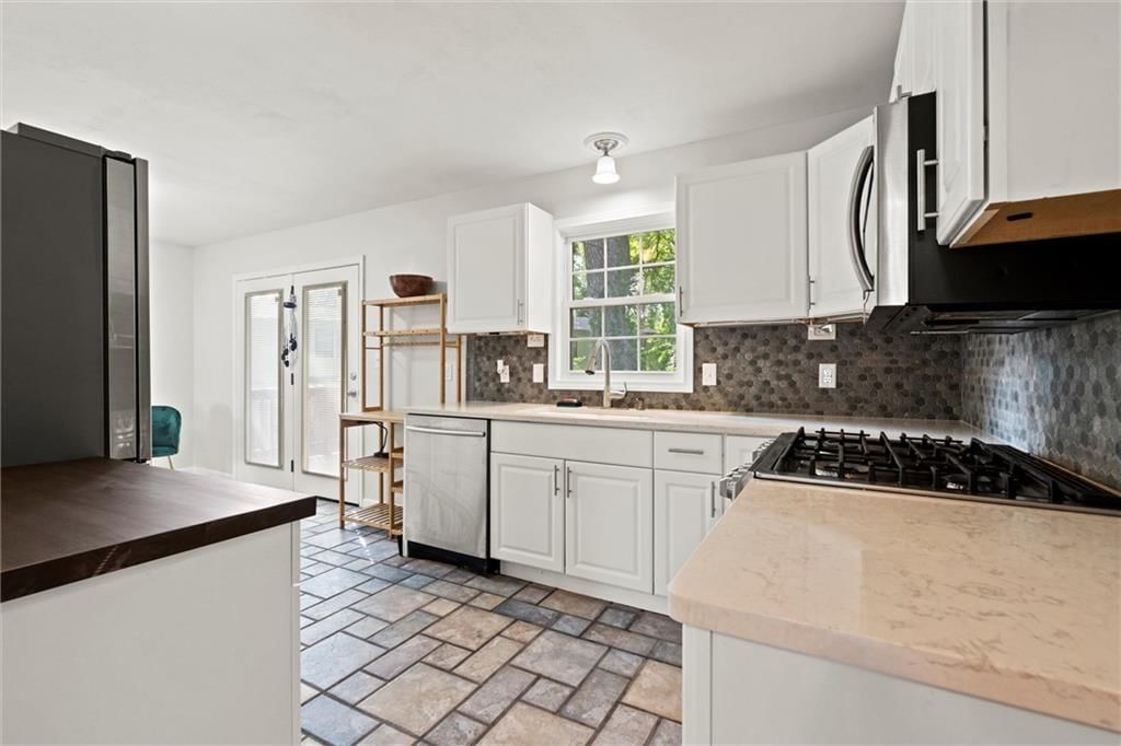 331 E 100th Terrace — photo 14
