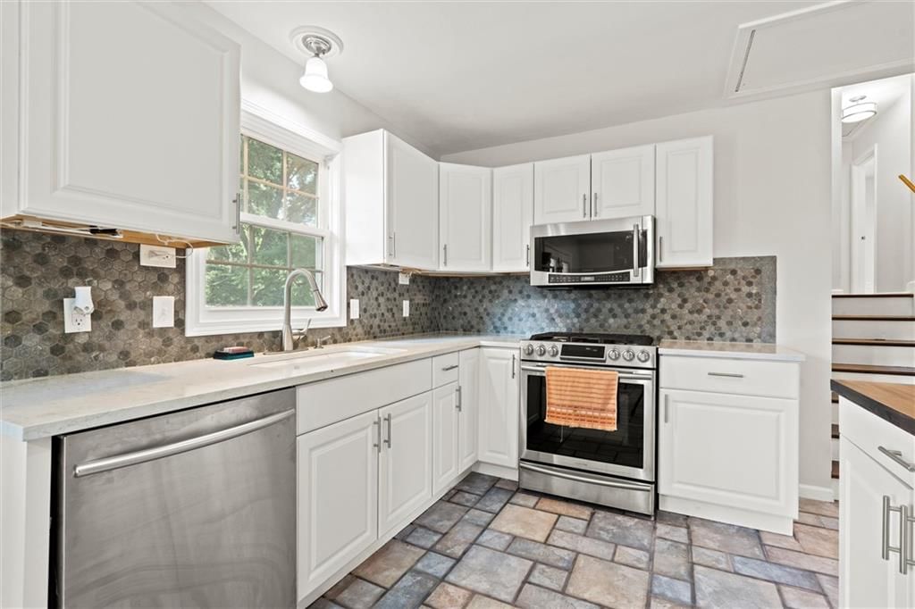 331 E 100th Terrace — photo 15