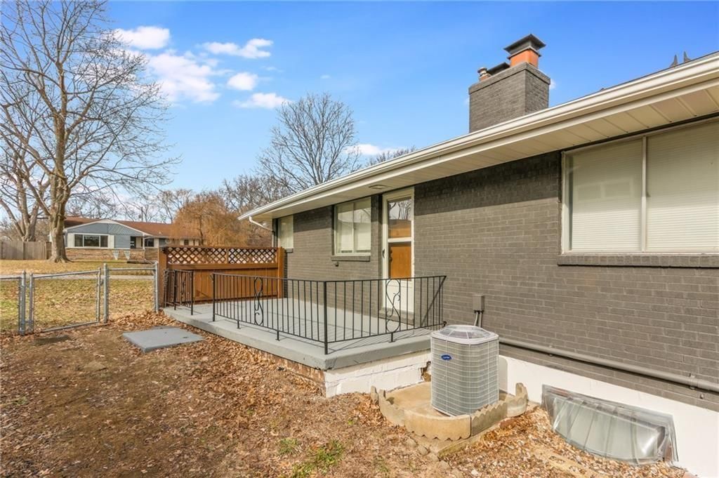 3201 S Norton Avenue — photo 31