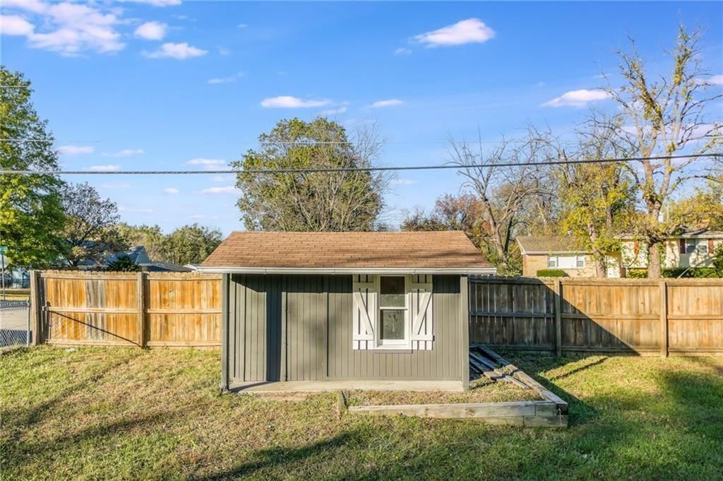 3201 S Norton Avenue — photo 32