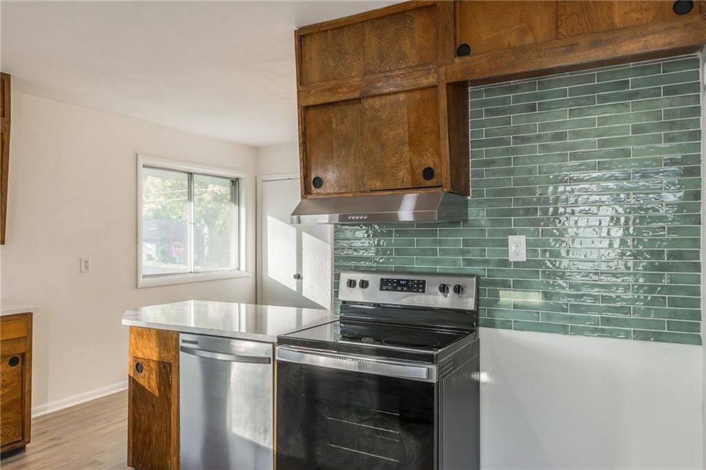 3201 S Norton Avenue — photo 5