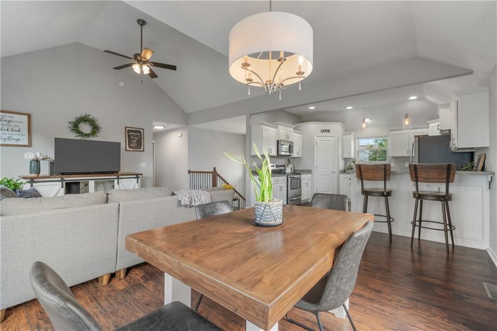 2712 E Sycamore Street — photo 11