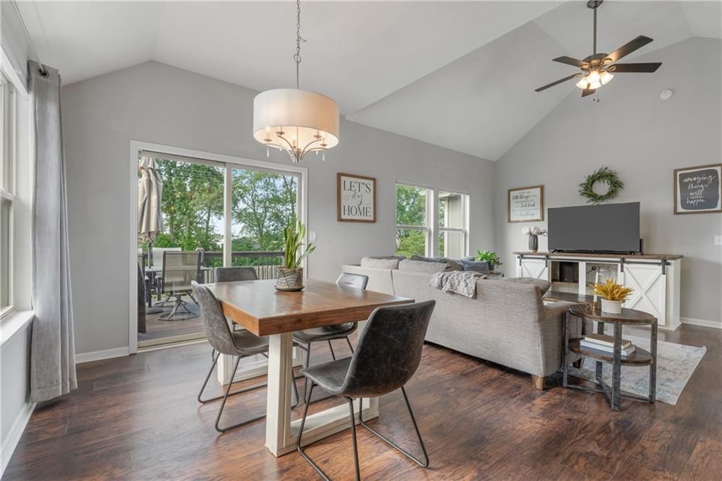 2712 E Sycamore Street — photo 12