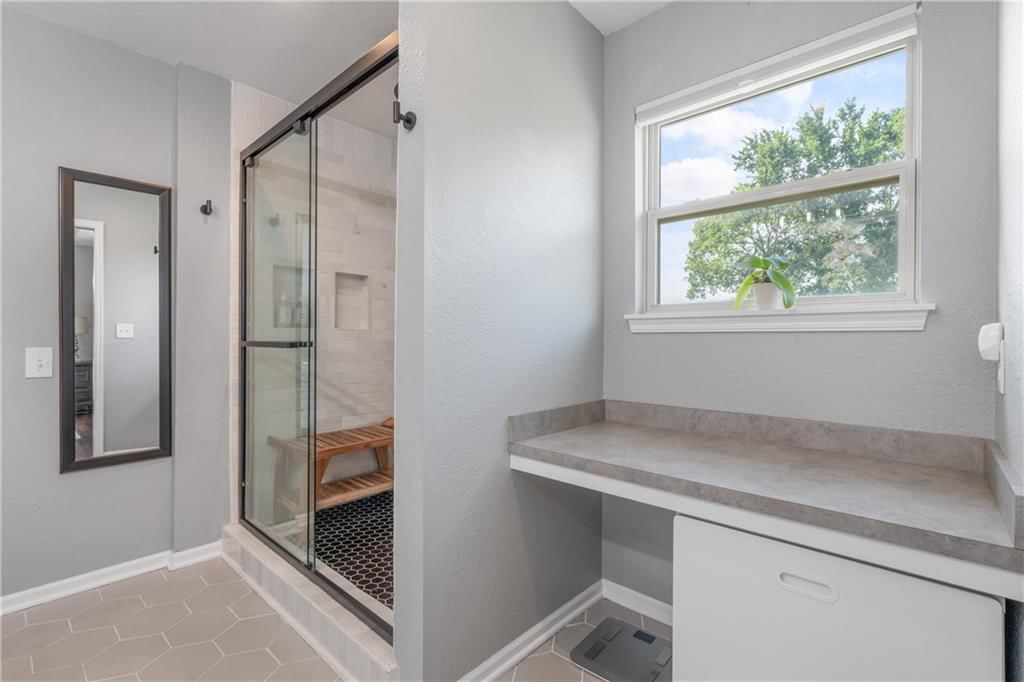 2712 E Sycamore Street — photo 16