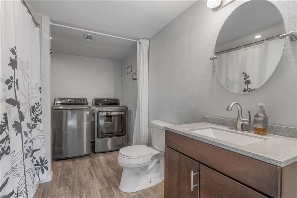 2712 E Sycamore Street — photo 24