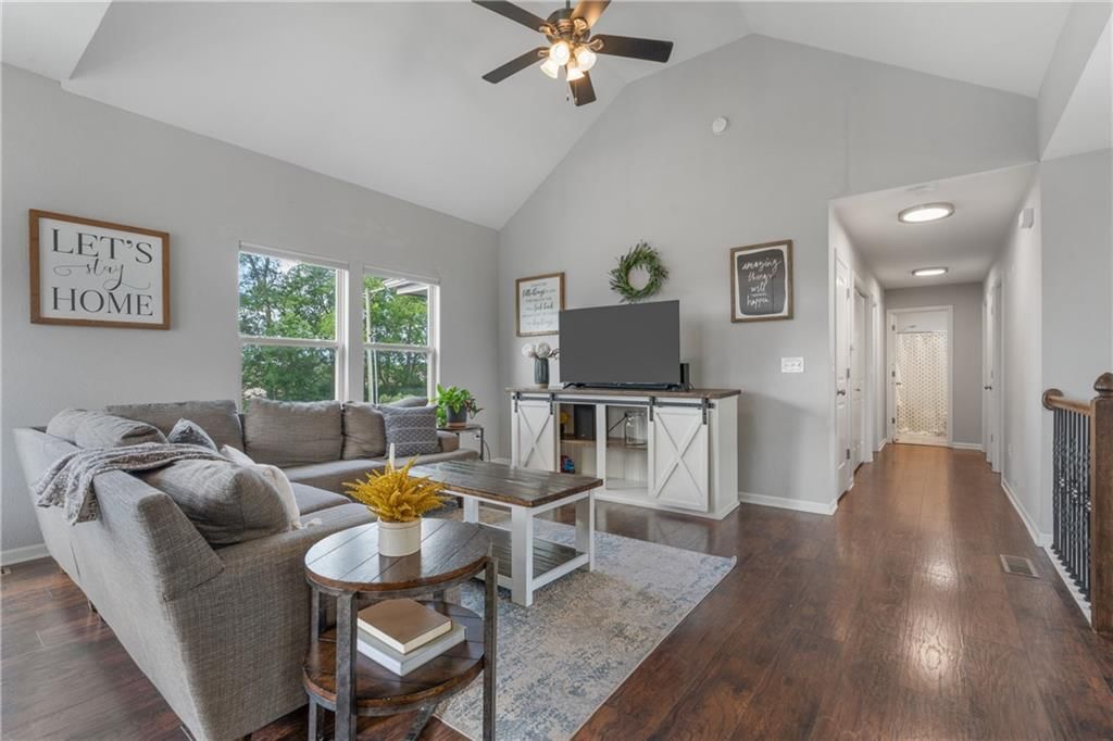 2712 E Sycamore Street — photo 5