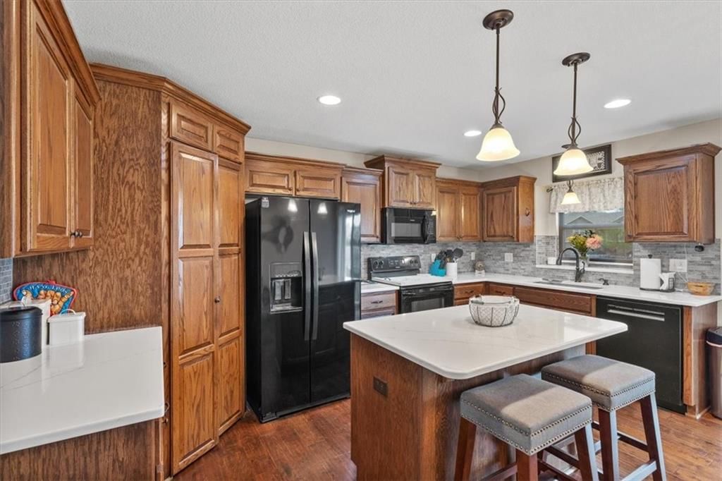 212 NE Hannah Court — photo 12