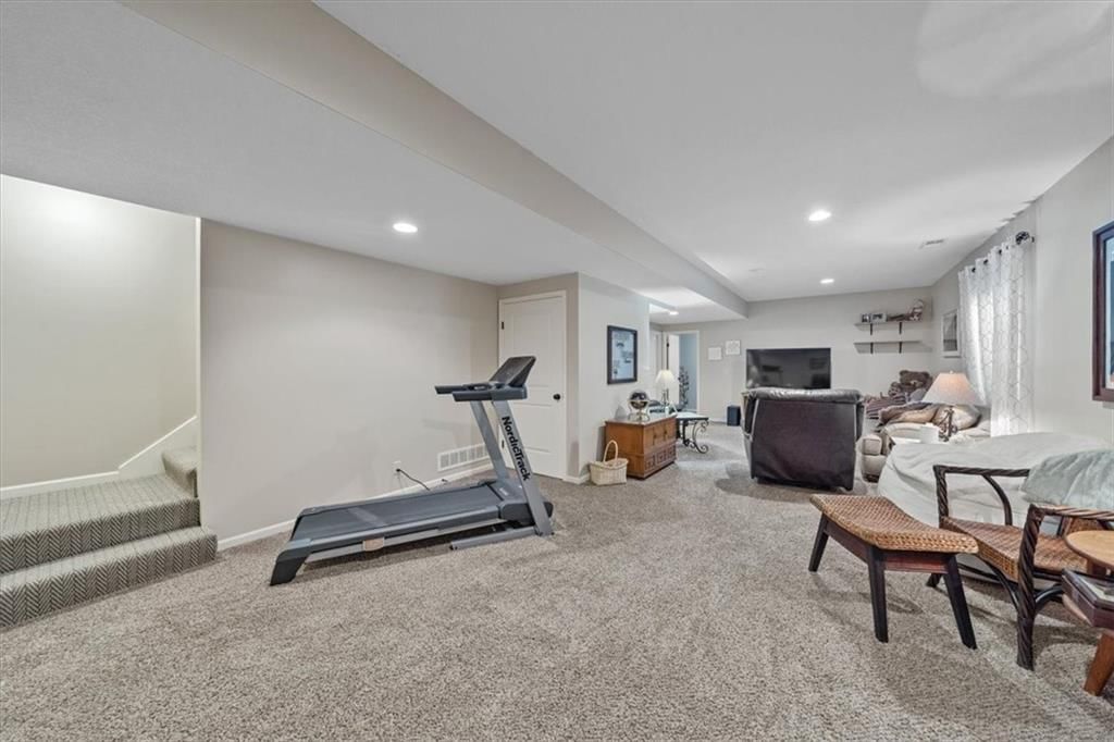 212 NE Hannah Court — photo 21