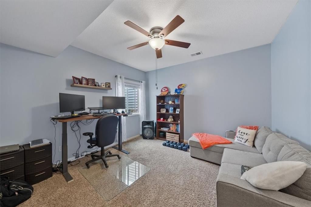 212 NE Hannah Court — photo 23