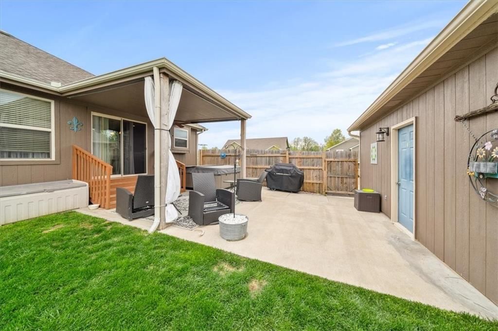 212 NE Hannah Court — photo 25