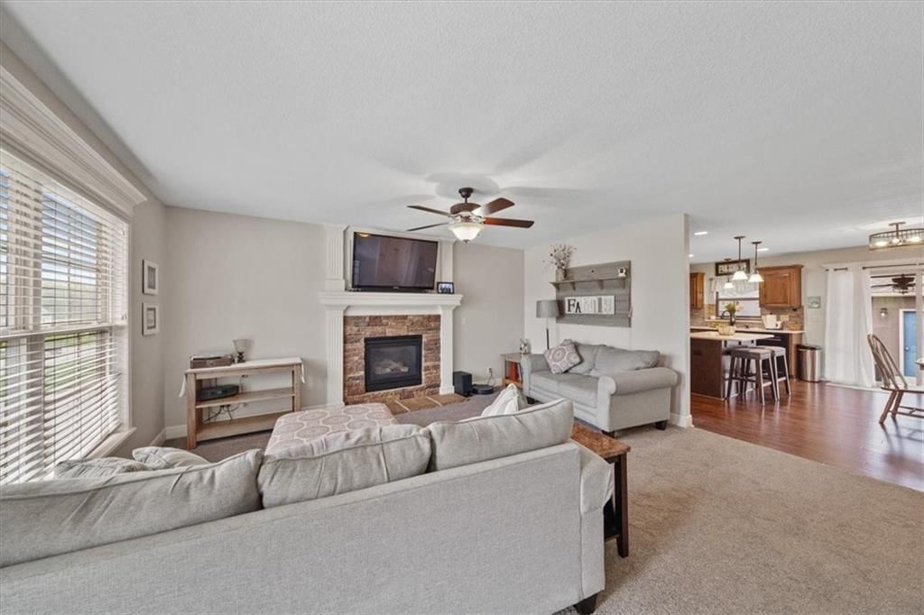 212 NE Hannah Court — photo 6