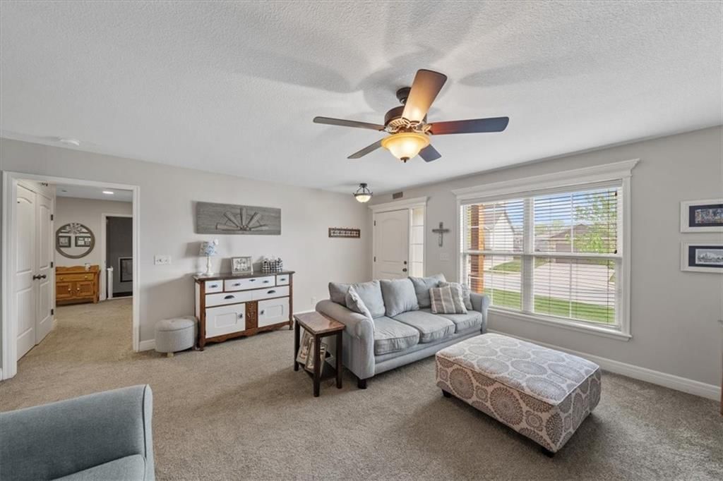 212 NE Hannah Court — photo 8