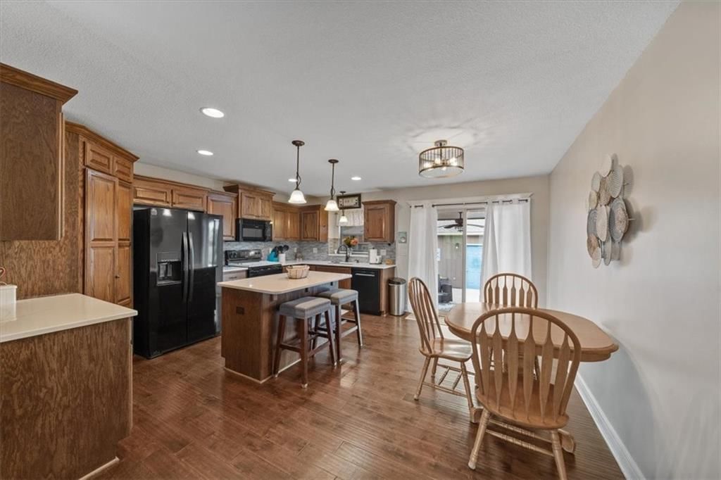 212 NE Hannah Court — photo 9