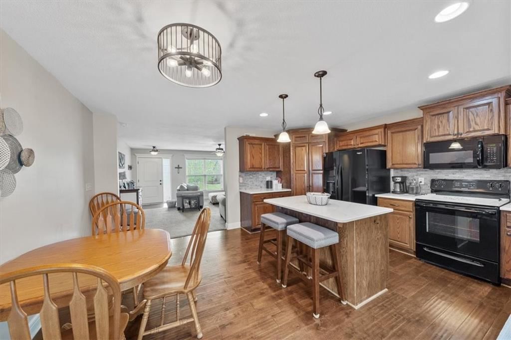 212 NE Hannah Court — photo 10