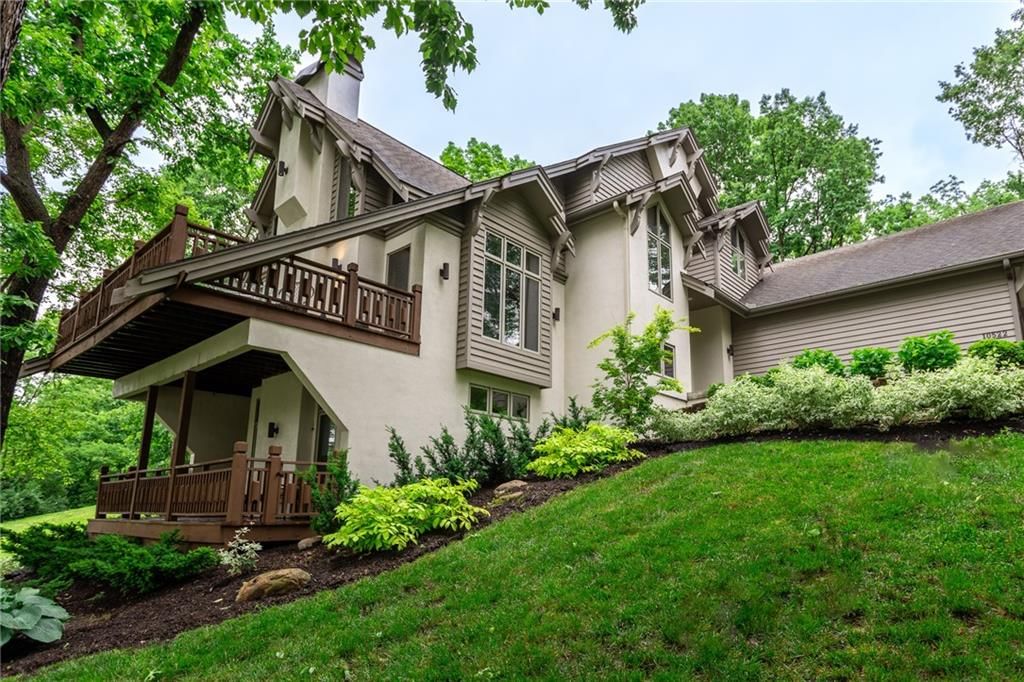 10522 River Hills Drive, Parkville, MO