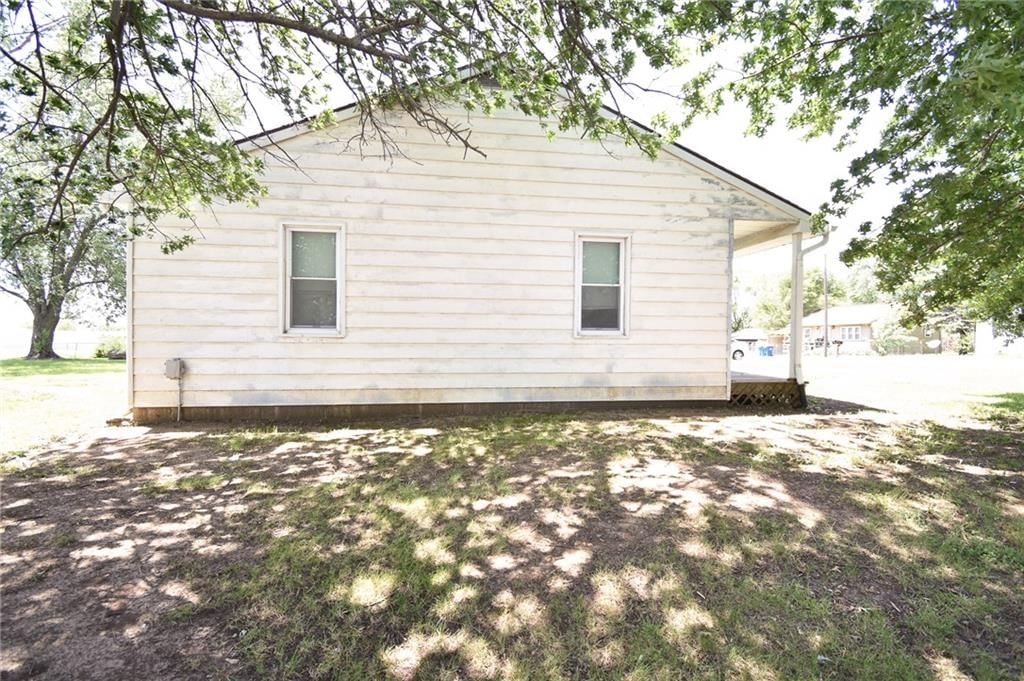 211 Southside Court — photo 9