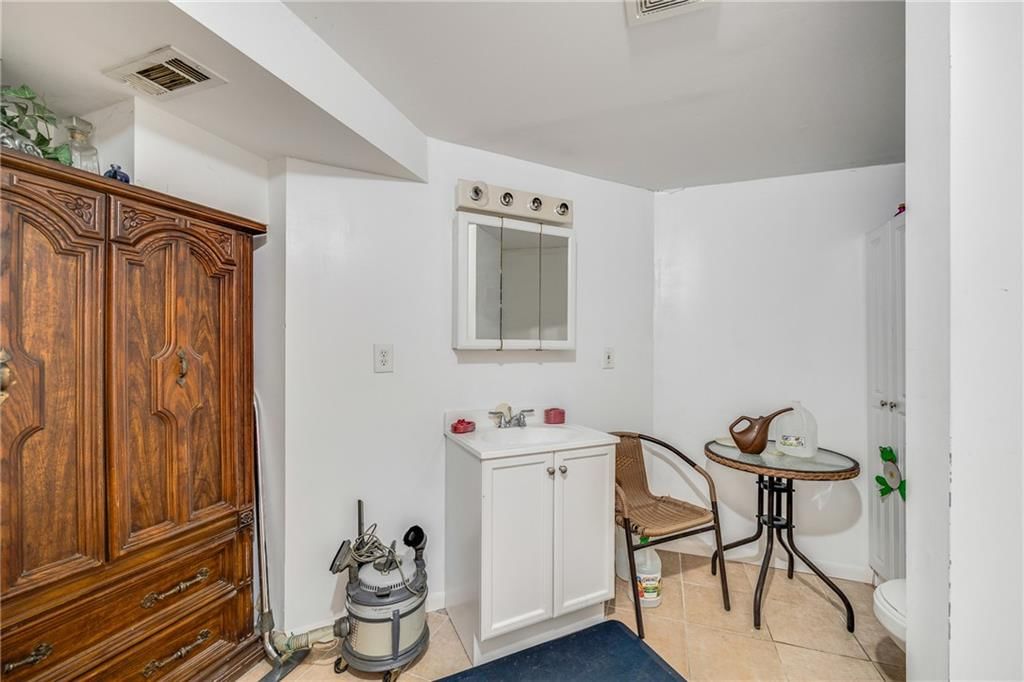 1410 SW 11th Street — photo 7