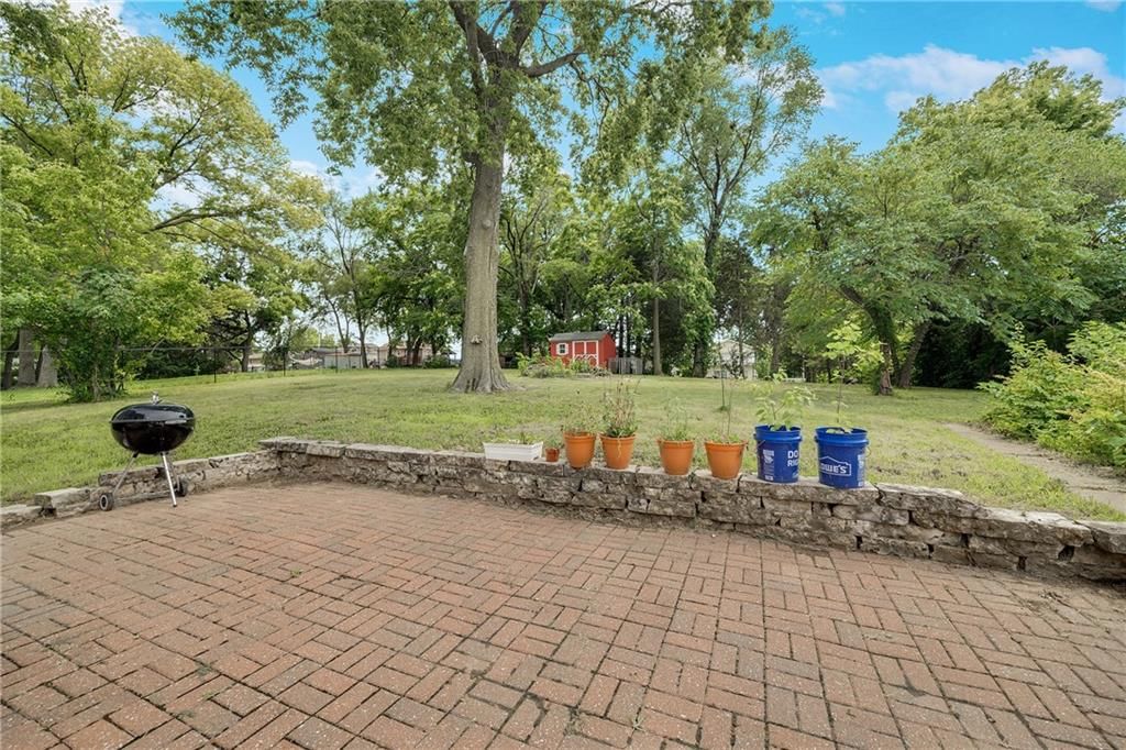 707 NE Russell Road — photo 34