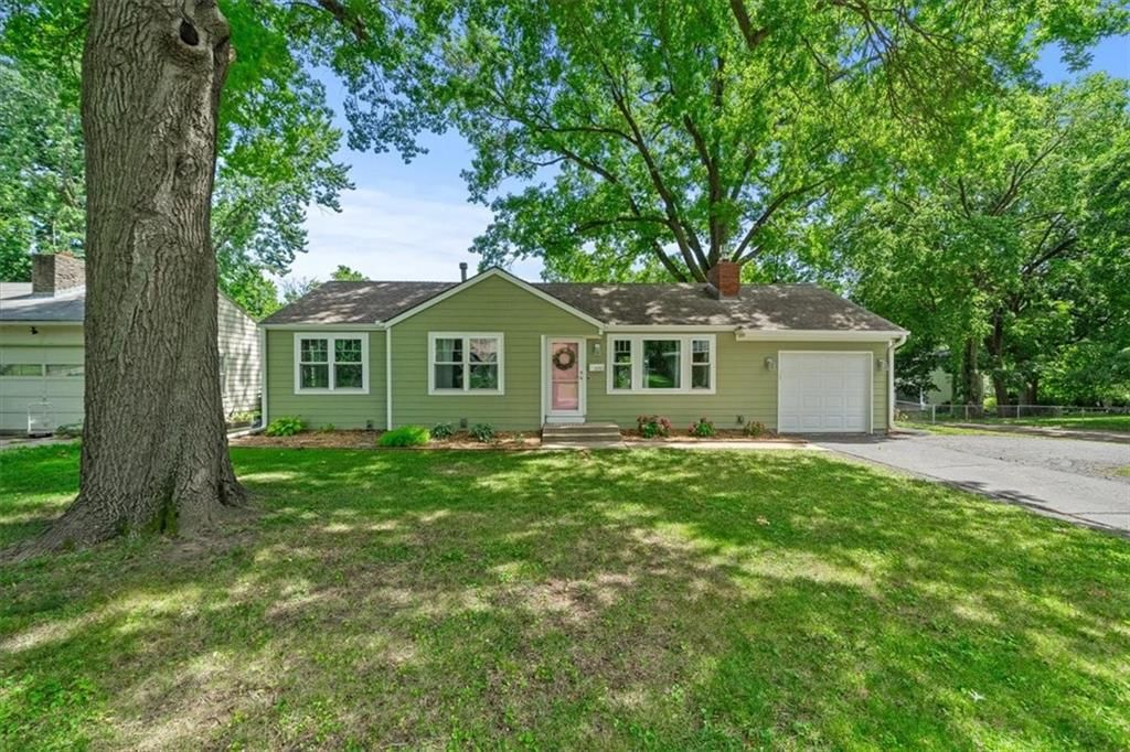 8815 W 81ST Street, Overland Park, KS