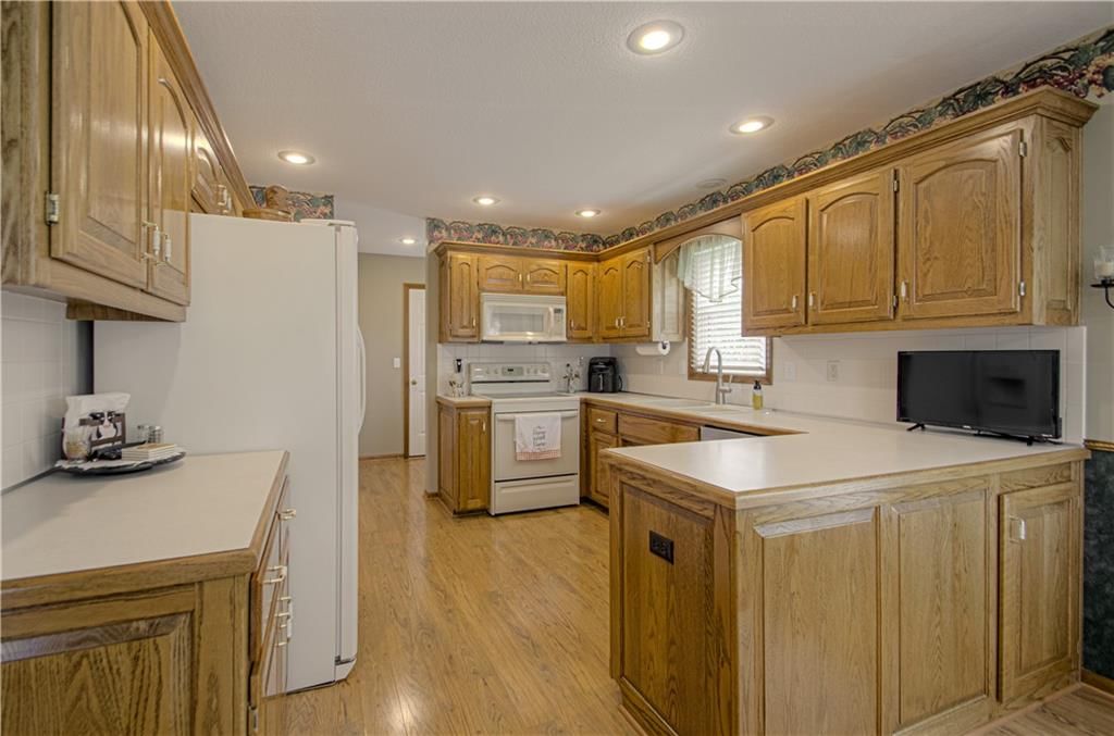 1710 Kathleen Way — photo 9