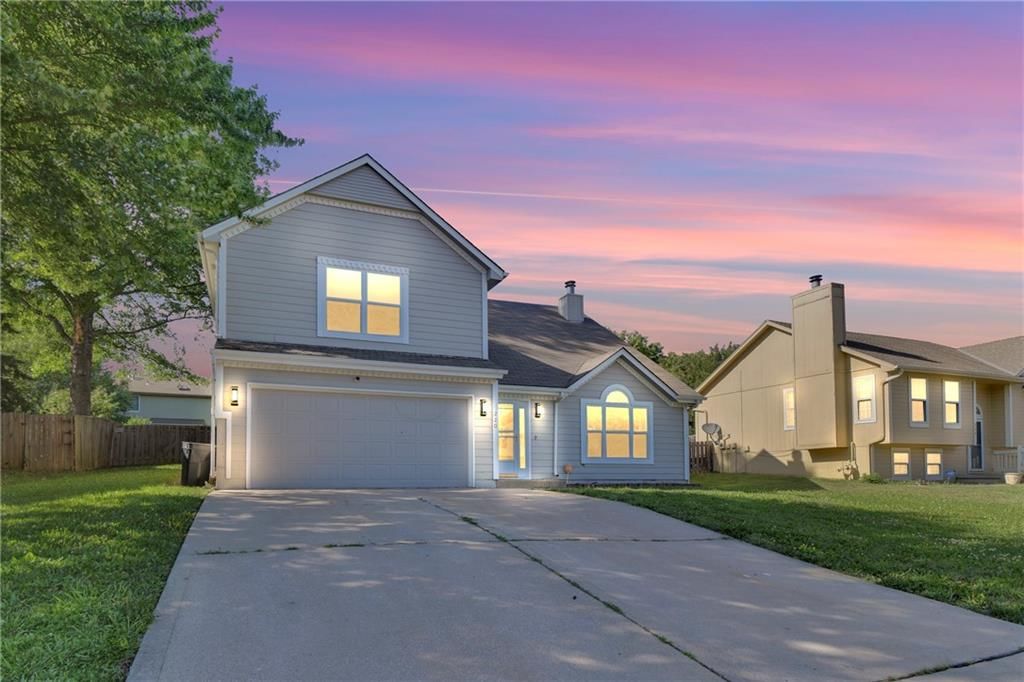 220 NE DREAMWEAVER Avenue, Lee's Summit, MO