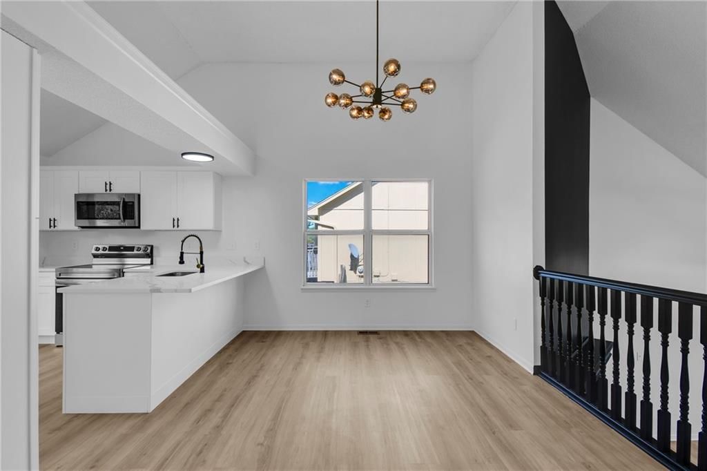 220 NE DREAMWEAVER Avenue — photo 5