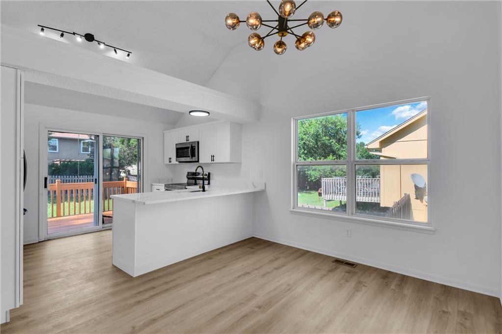 220 NE DREAMWEAVER Avenue — photo 6
