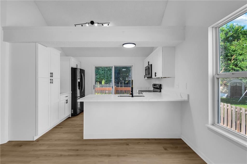 220 NE DREAMWEAVER Avenue — photo 7