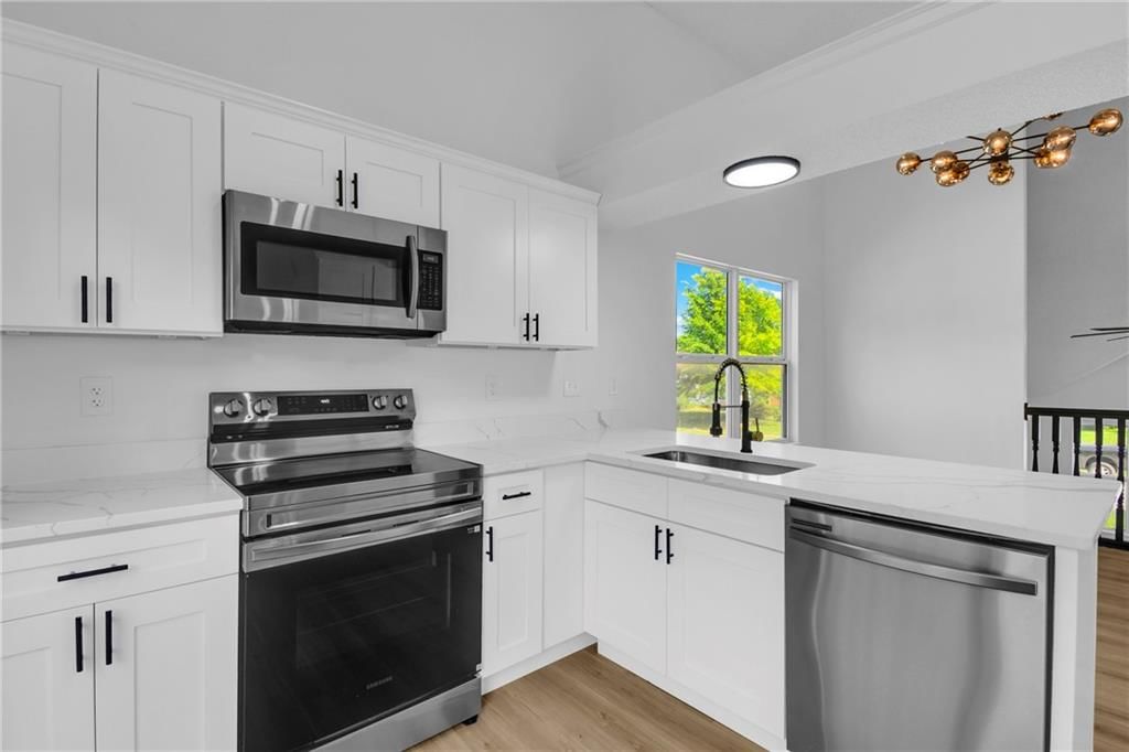 220 NE DREAMWEAVER Avenue — photo 9