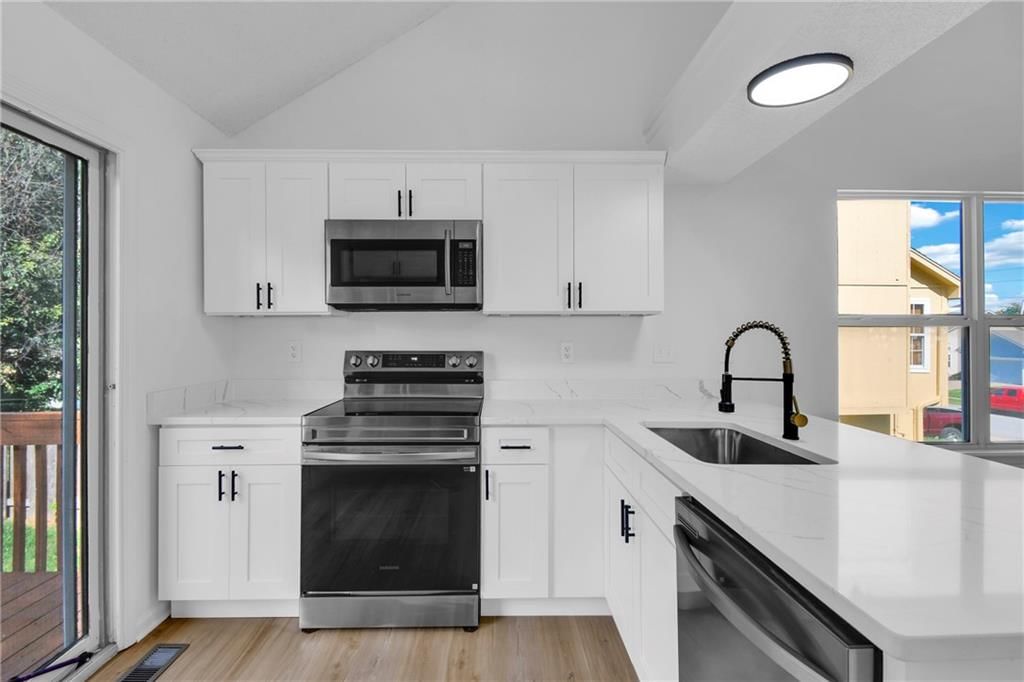 220 NE DREAMWEAVER Avenue — photo 10